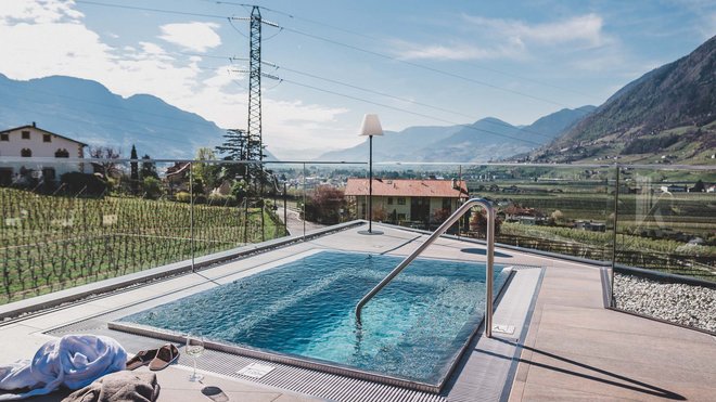 Looking for a hotel with a rooftop terrace in Meran?